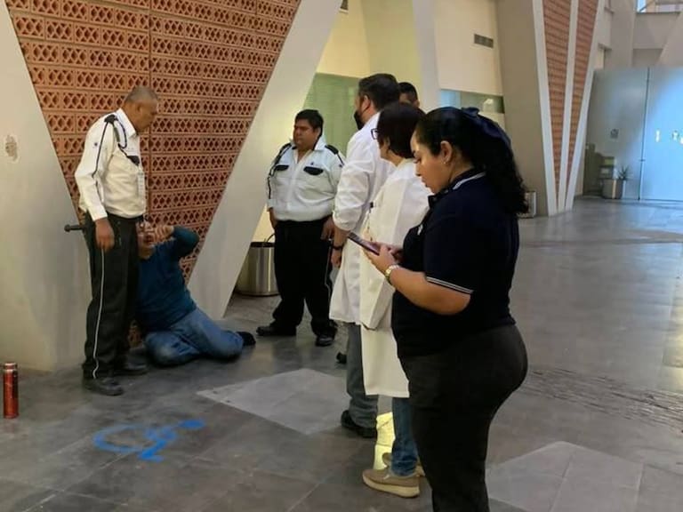 IMSS Colima golpea a paciente por exigir medicamentos